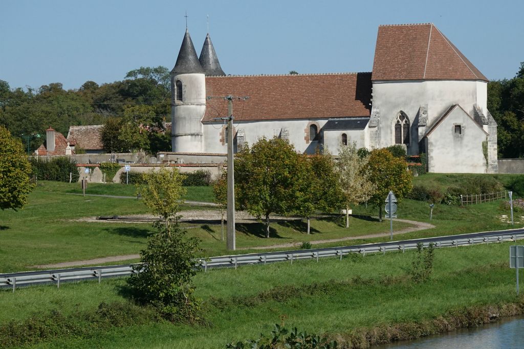 Drôle d'église à Bannay